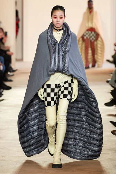 Look 16